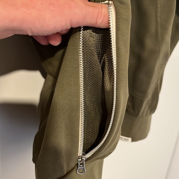 Nike Standard Issue Hoodie - Picture 5 of 8